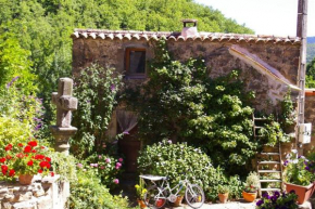 gîte écolo Avène, proche Nature et Lerab Ling BILINGUAL IL FAUT lire les détails sous la rubrique VOTRE HOTE avec photo